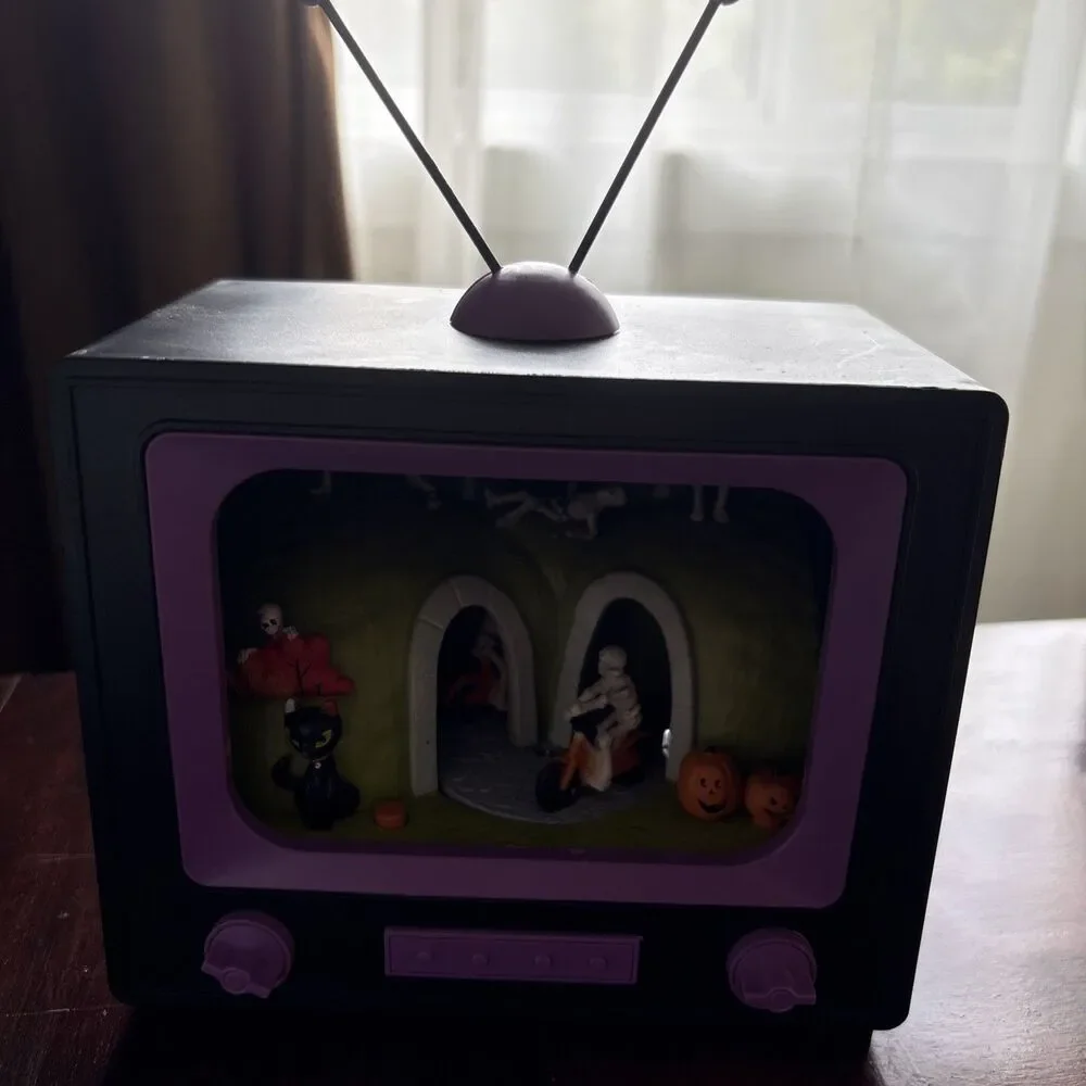 TARGET HYDE & EEK! BOUTIQUE ANIMATED TV LIGHTS SOUNDS HALLOWEEN 2022 DECOR